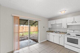 4905 Gulfstream Rd in Lake Worth Beach, FL - Building Photo - Building Photo