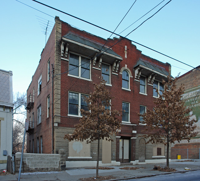 2453 W McMicken Ave in Cincinnati, OH - Building Photo - Building Photo