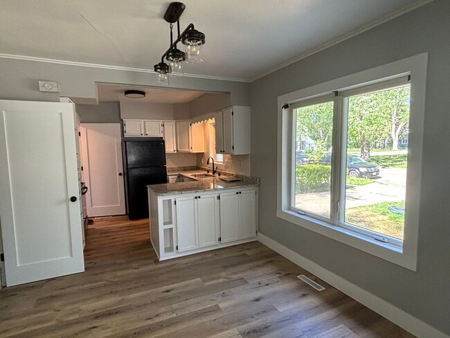 60 S Fremont St in Janesville, WI - Foto de edificio - Building Photo