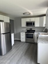 5 Bayberry Dr in Latham, NY - Foto de edificio - Building Photo