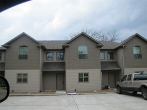 214 S Tesch St in Bellville, TX - Building Photo - Building Photo