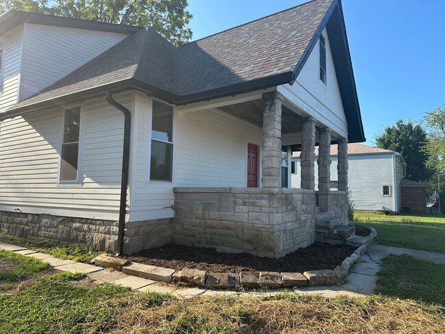 1013 S Walnut St in Bloomington, IN - Building Photo - Building Photo