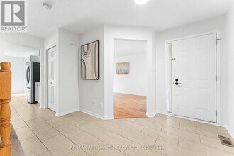 33 Inverary Dr in Ottawa, ON - Building Photo - Building Photo
