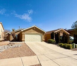 7451 Redpoll Rd NW in Albuquerque, NM - Foto de edificio - Building Photo