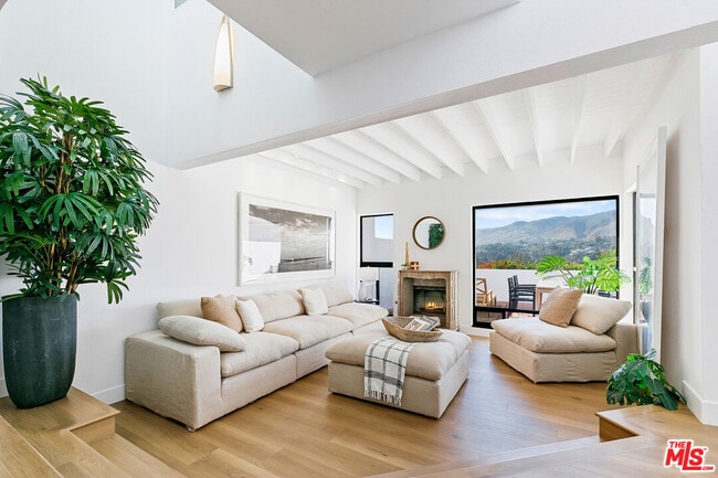 property at 29221 Heathercliff Rd