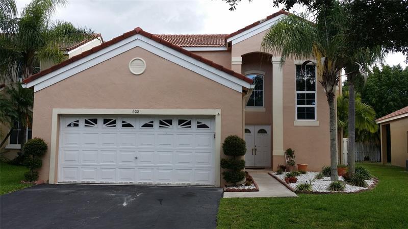 608 Stanton Dr in Weston, FL - Building Photo
