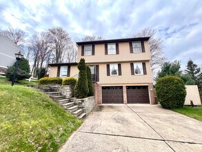 9573 Saratoga Dr in Pittsburgh, PA - Building Photo - Building Photo