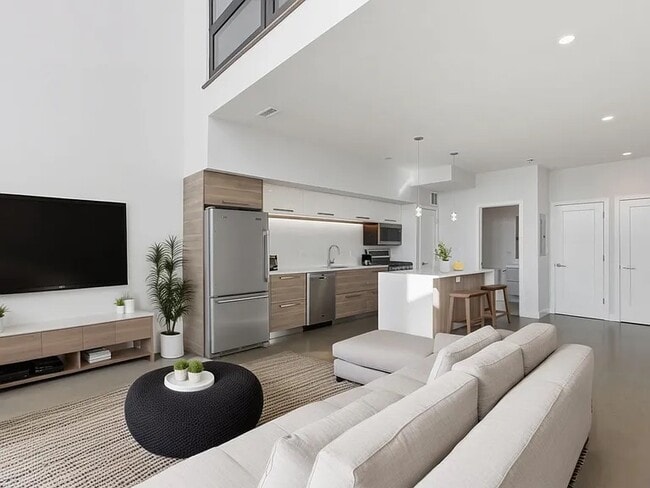 2012 W Grand Ave, Unit 2F in Chicago, IL - Building Photo - Building Photo