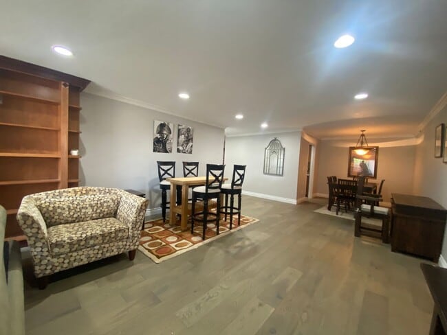 1940 Highland Ave in Los Angeles, CA - Building Photo - Building Photo