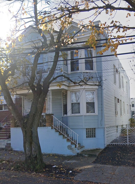 408 14th Ave, Unit 2 in Irvington, NJ - Building Photo