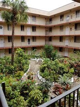 2830 Somerset Dr in Lauderdale Lakes, FL - Building Photo - Building Photo