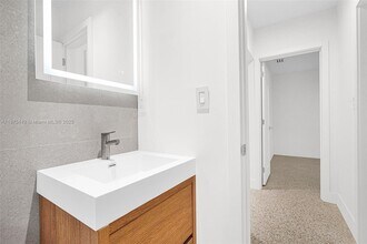 341 NW 43rd St in Miami, FL - Building Photo - Building Photo