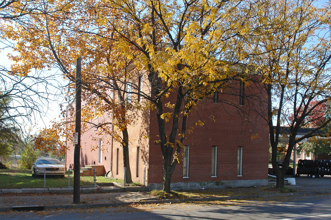 530 W Breckinridge St in Louisville, KY - Foto de edificio