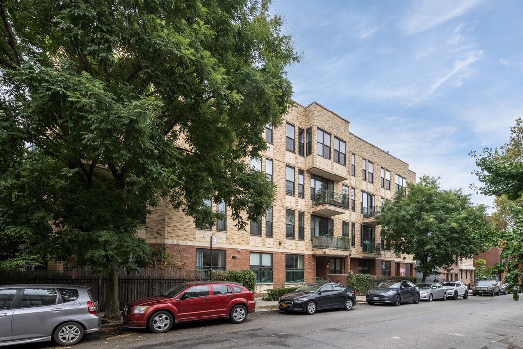 Woodpoint Plaza in Brooklyn, NY - Building Photo