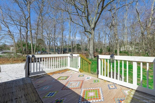 572 Montauk Hwy in Westhampton Beach, NY - Building Photo - Building Photo