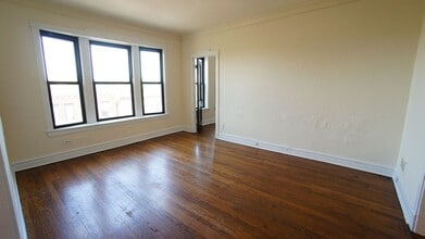 2638 N Milwaukee Ave, Unit 2 in Chicago, IL - Building Photo - Building Photo
