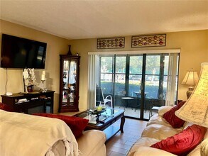 3161 Lake Pine Way S in Tarpon Springs, FL - Building Photo - Building Photo
