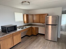 675 W Gravois Ave in St. Clair, MO - Building Photo