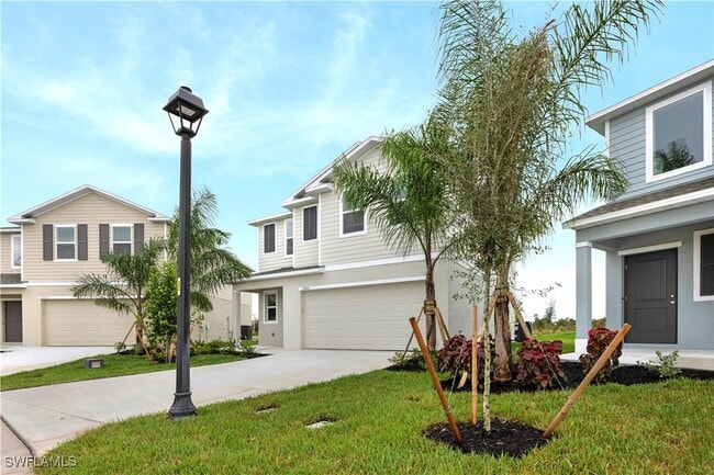 19505 Fairhill Ct in Lehigh Acres, FL - Building Photo - Building Photo