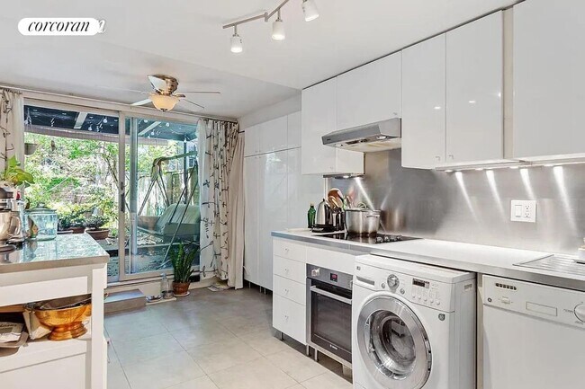 54 Sidney Pl in Brooklyn, NY - Building Photo - Building Photo