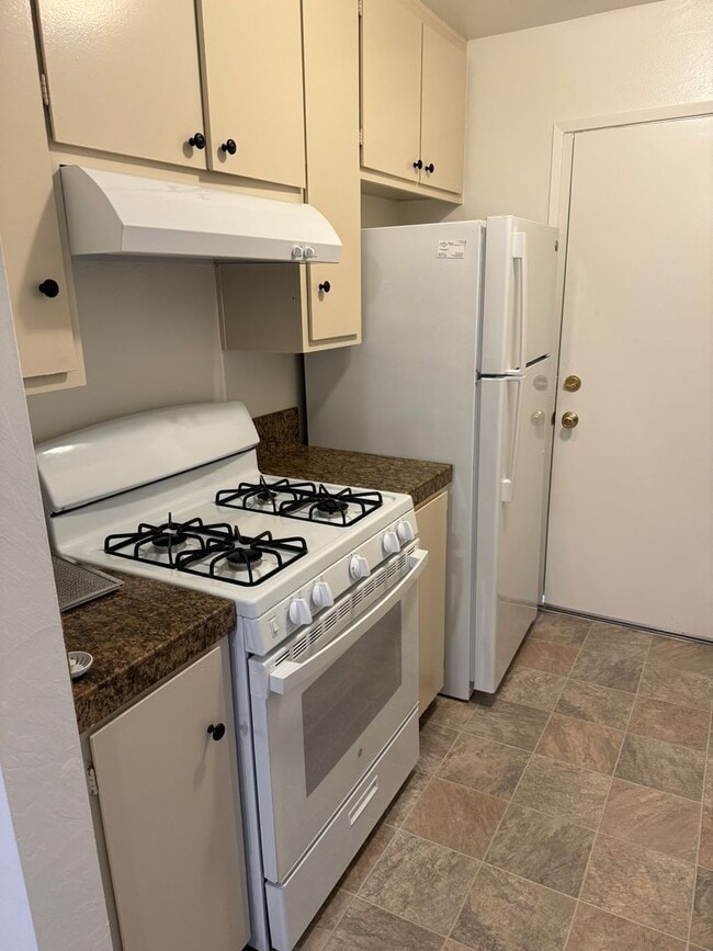 303 Harding Blvd in Roseville, CA - Building Photo - Building Photo