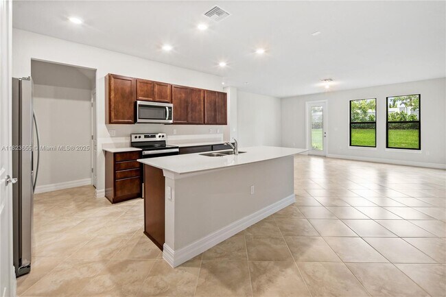 4488 Appleton Cir E in Oakland Park, FL - Building Photo - Building Photo