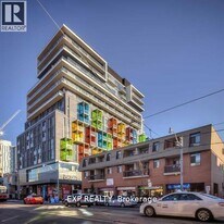 297 College St in Toronto, ON - Building Photo