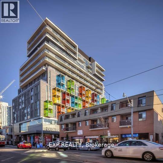 297 College St in Toronto, ON - Building Photo