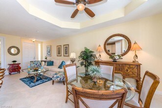 1405 Sweetwater Cove-Unit -203 in Naples, FL - Foto de edificio - Building Photo