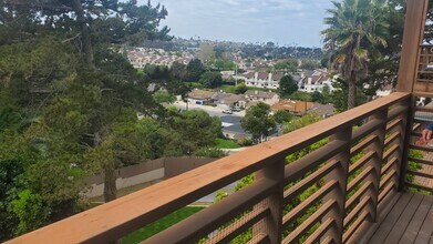 Villa Point Loma in San Diego, CA - Foto de edificio - Building Photo