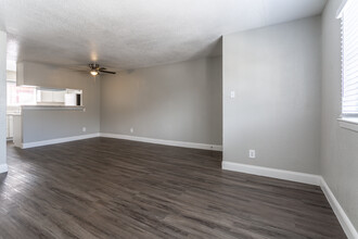 Fieldstone Apartments in Pasadena, TX - Building Photo - Interior Photo