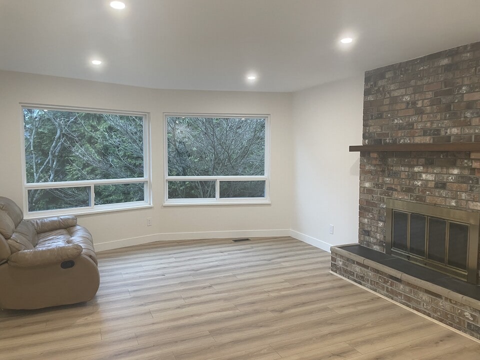 12230-12188 188 St in Pitt Meadows, BC - Building Photo