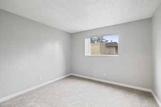 Parkview Village in Antioch, CA - Building Photo - Interior Photo