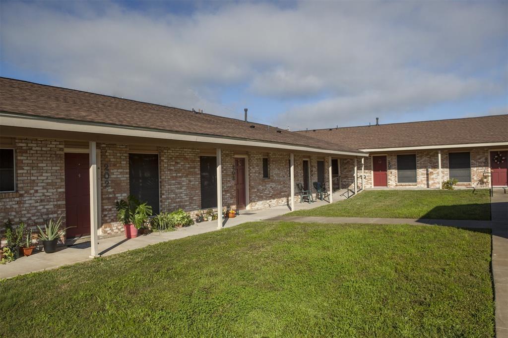 8219 Perrin Beitel in San Antonio, TX - Building Photo