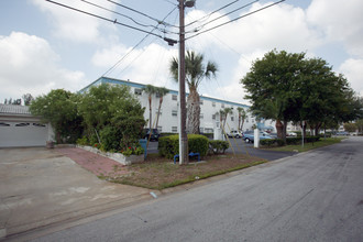 Gateway By The Bay in St. Petersburg, FL - Building Photo - Building Photo