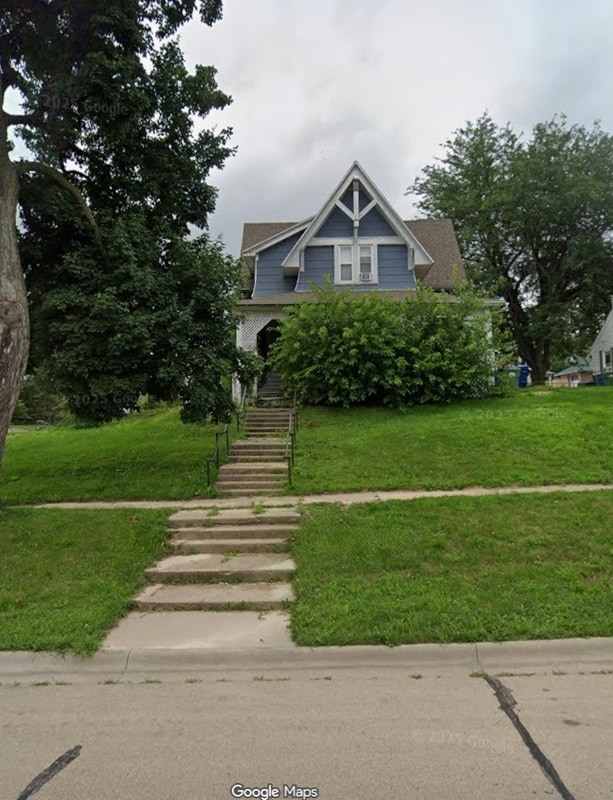 property at 2700 N 2nd St