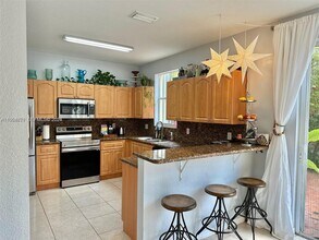 11301 NW 44th Terrace in Doral, FL - Building Photo - Building Photo