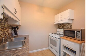 4286 Selby Ct in Cheviot, OH - Foto de edificio - Building Photo