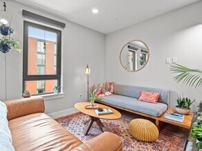 9 Central St in Somerville, MA - Building Photo - Building Photo