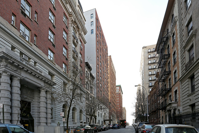 250 W 103rd St in New York, NY - Building Photo - Building Photo