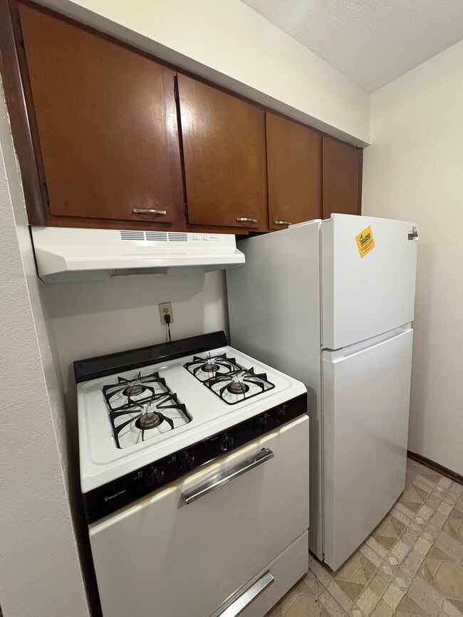 Meadow Ridge Apartments in Waterloo, IA - Building Photo - Building Photo