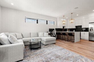 388 Athens St, Unit B in Boston, MA - Building Photo - Building Photo