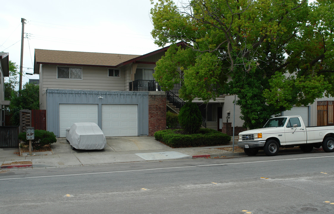 7344 Rainbow Dr in Cupertino, CA - Building Photo