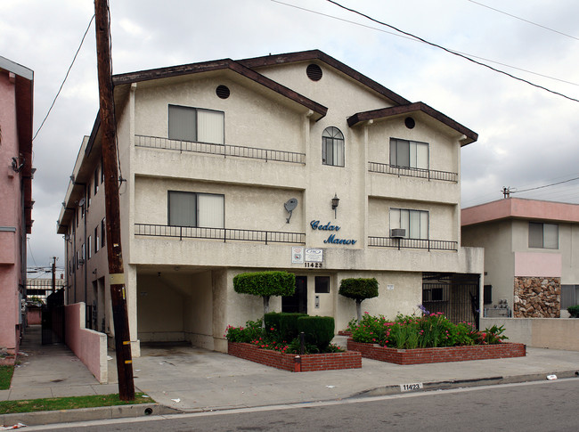 11423 Cedar Ave in Hawthorne, CA - Building Photo - Building Photo