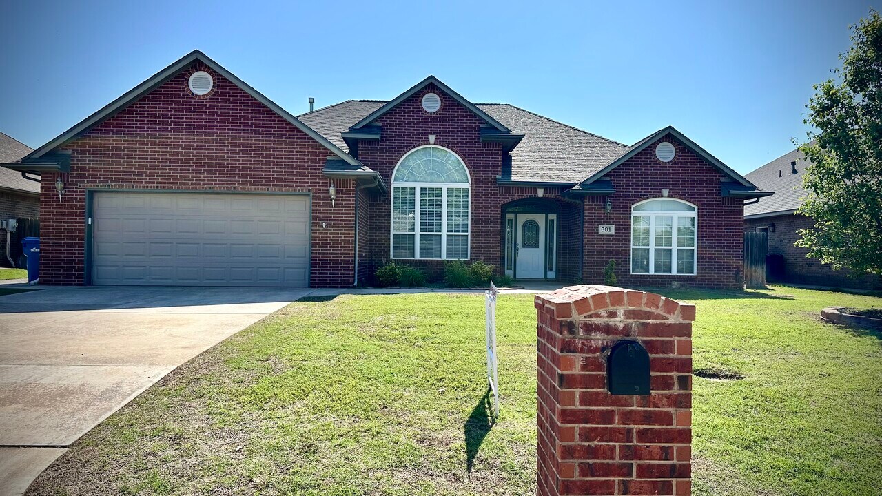 601 Bear Run in Enid, OK - Building Photo