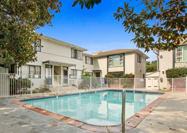 3144-3152 S. Barrington Ave in Mar Vista - Has a Pool! in Los Angeles, CA - Foto de edificio - Building Photo