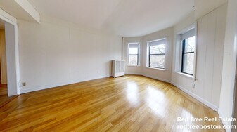 1131 Commonwealth Ave, Unit 3 in Boston, MA - Building Photo