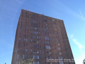 14 Lockwood Dr-Unit -Unit 2I in Charleston, SC - Building Photo - Building Photo
