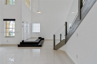 7333 NW 108th Ct in Doral, FL - Building Photo - Building Photo