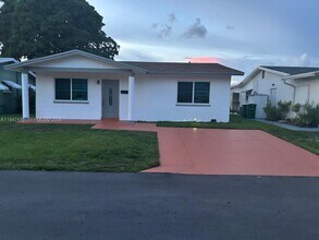 4715 NW 44th St in Tamarac, FL - Building Photo - Building Photo